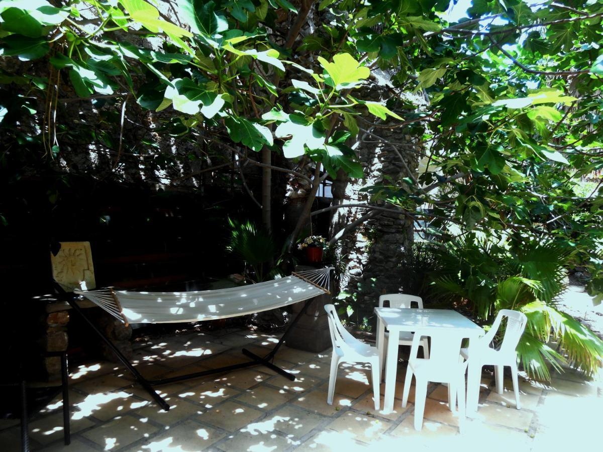 Logis De La Meschaussee, Dans Donjon Du Xie Siecle Canet  Exteriör bild